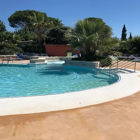 Bungalow 6 Personnes Dans Camping Familiale *