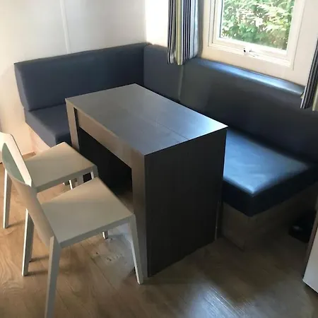 Bungalow 6 Personnes Dans Camping Familiale * Agde