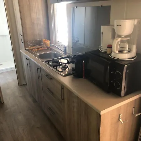 Bungalow 6 Personnes Dans Camping Familiale *