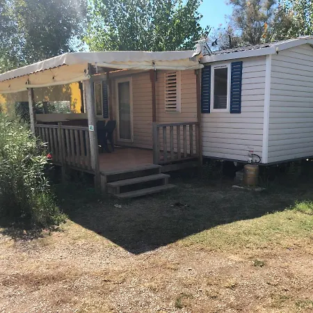 Daire Bungalow 6 Personnes Dans Camping Familiale *